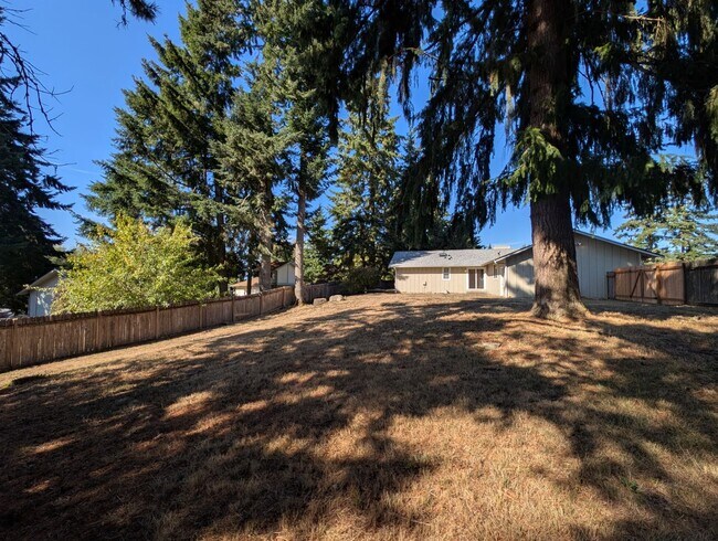 Building Photo - Well Maintained PO 3 Bedroom, HUGE FENCED ...
