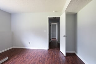 Building Photo - 11 Carriage Lane