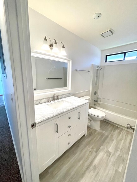 Building Photo - 2142 Rhodora St