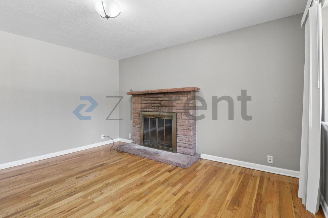 Building Photo - Unit