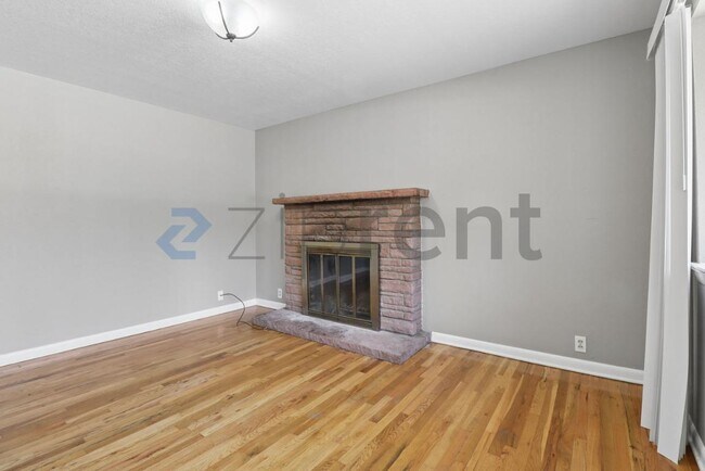 Building Photo - Unit