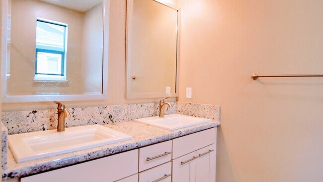 Building Photo - 5967 Raleigh Rd