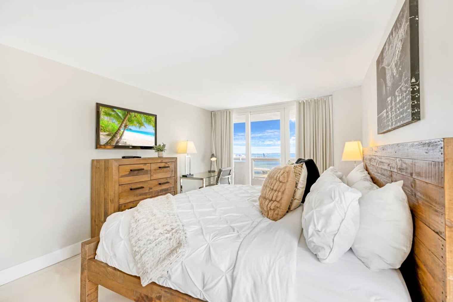 Building Photo - 1717 N Bayshore Dr