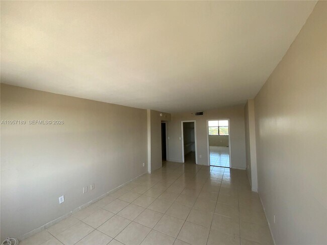 Building Photo - 1470 NE 123rd St