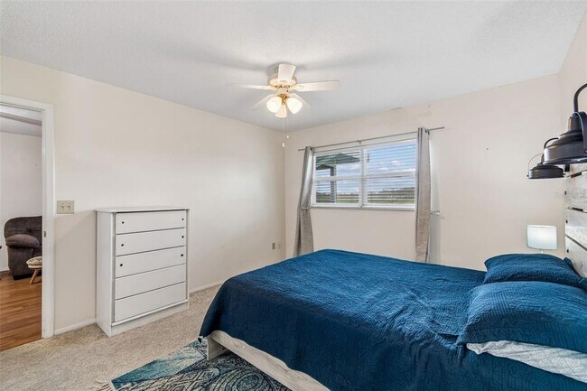 Building Photo - 11110 Carriage Hill Dr