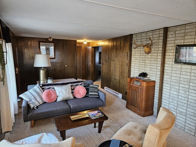 Building Photo - 2006 WY-352