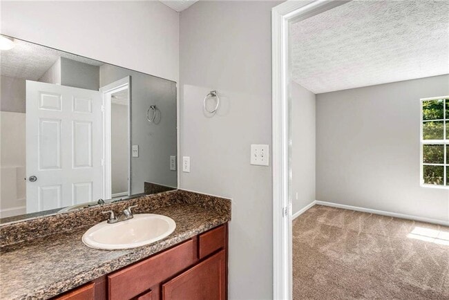 Building Photo - 588 Elle's Wy