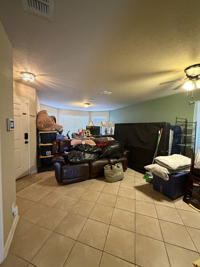 Building Photo - 419 Dolly Dr
