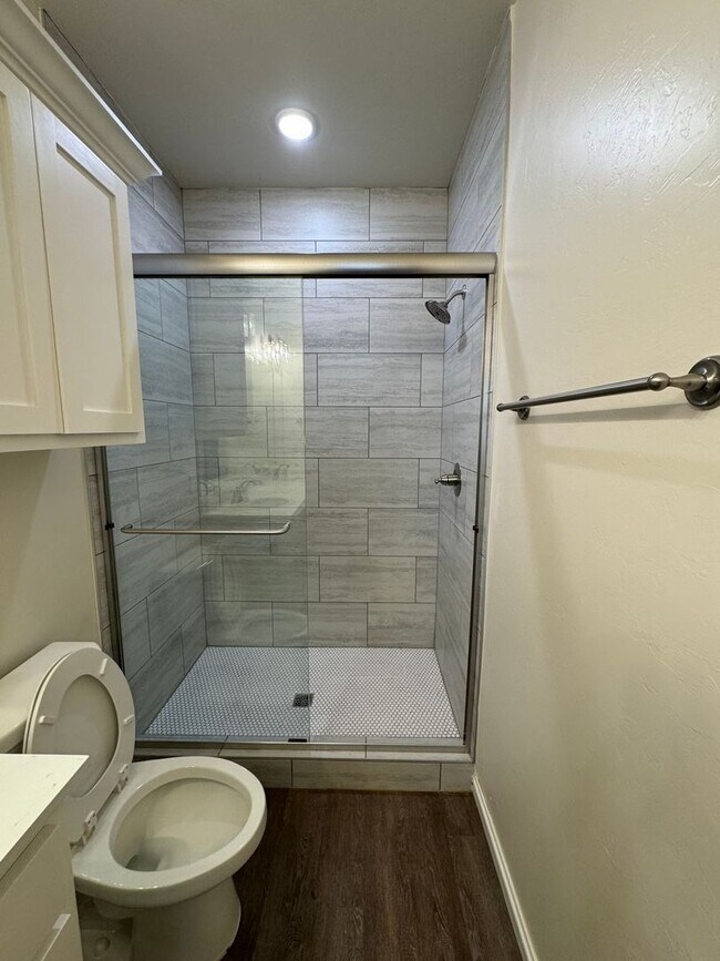 Building Photo - Duplex in Newcastle