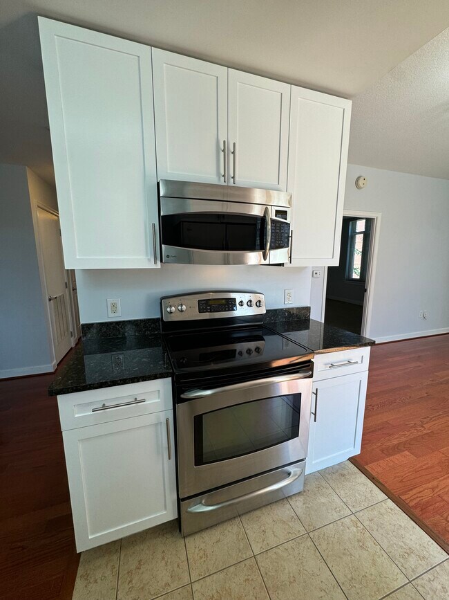 Building Photo - 155 Potomac Passage