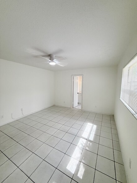 Building Photo - 1020 N 18th Ct