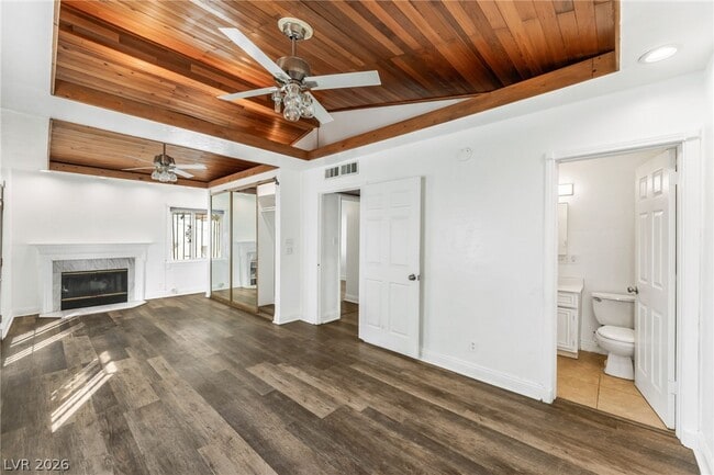 Building Photo - 1828 Hassett Ave