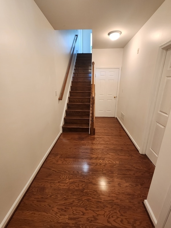 Building Photo - 1233 Parish Ave