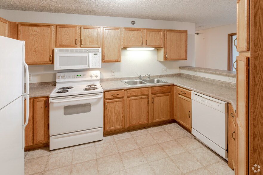 3BR, 2BA - Vermillion - Westwood Parkway Estates