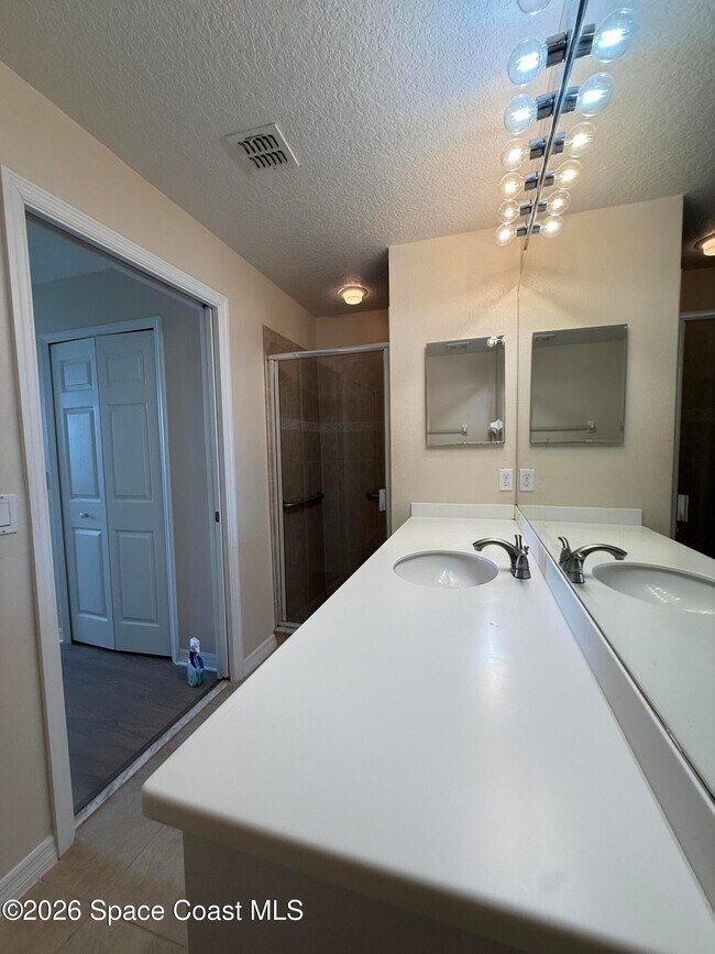 Building Photo - 6838 Toland Dr