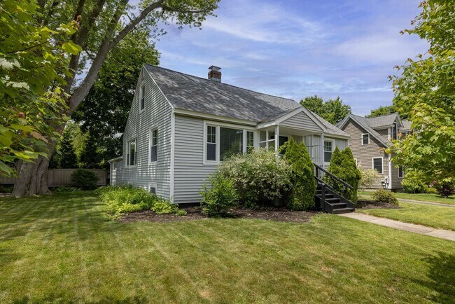 Building Photo - 27 Riverview Rd