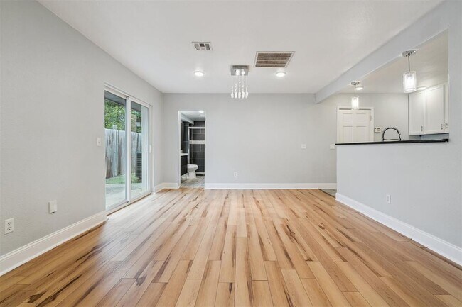 Building Photo - 4705 N Miller Ave