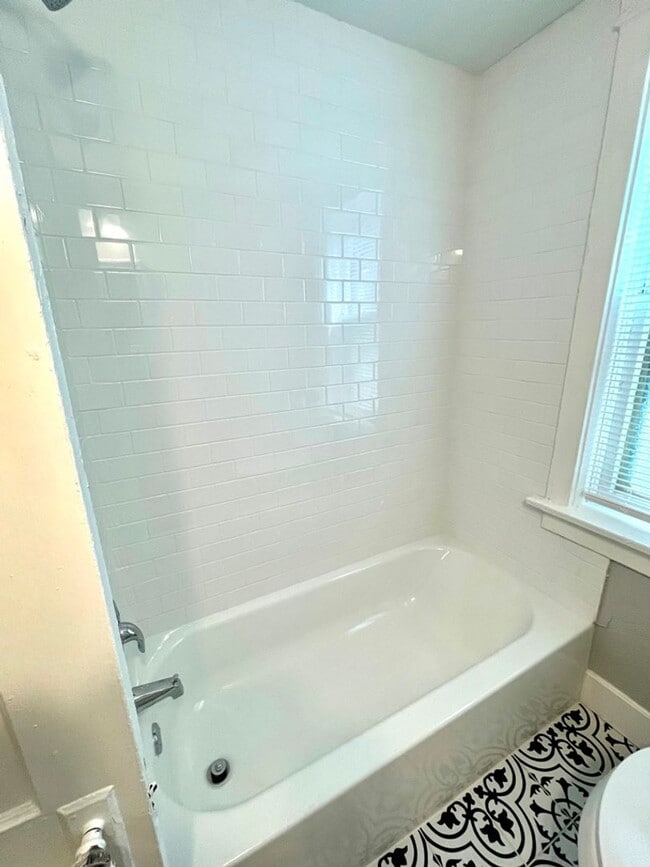 Building Photo - 4560 Flad Ave