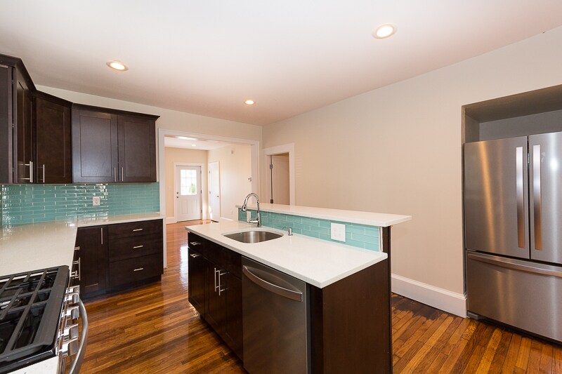 Building Photo - 9 Rock Valley Ave