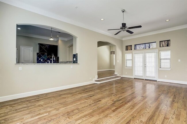 Building Photo - Gorgeous Contemporary Three Bedroom!