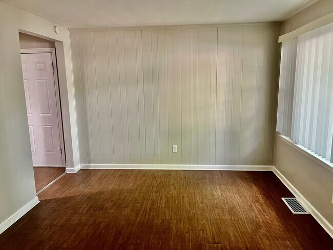 Building Photo - Beautiful 3 bed in Hazelwood