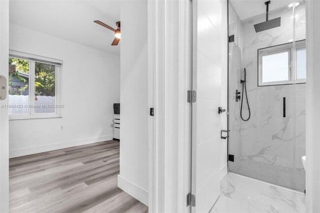 Building Photo - 886 NE 134th St