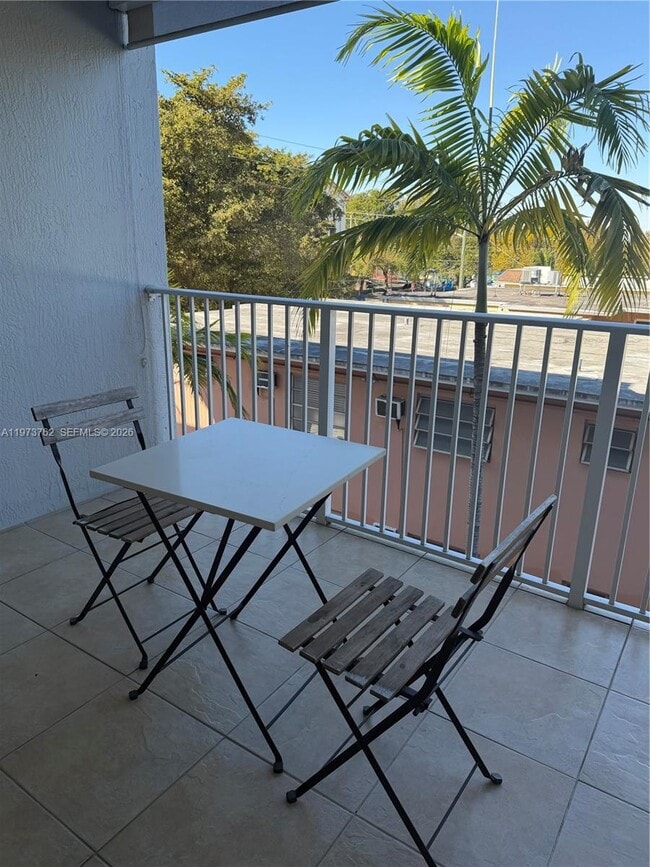 Building Photo - 637 SW 3rd St