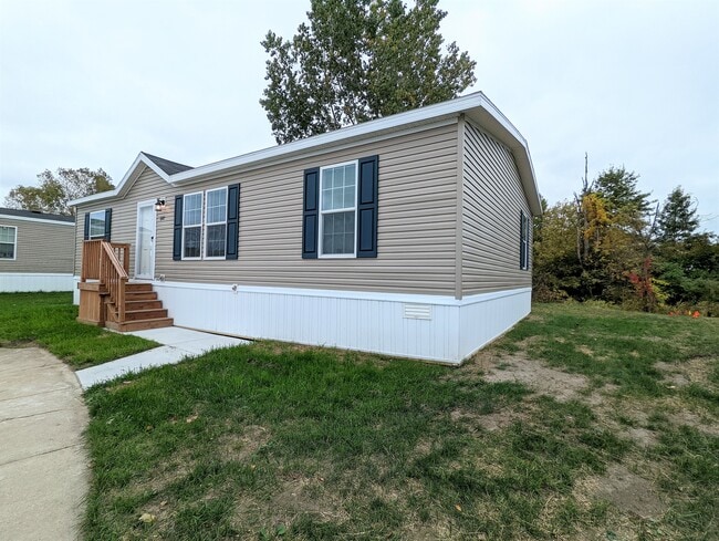 Building Photo - 647 Oregon St