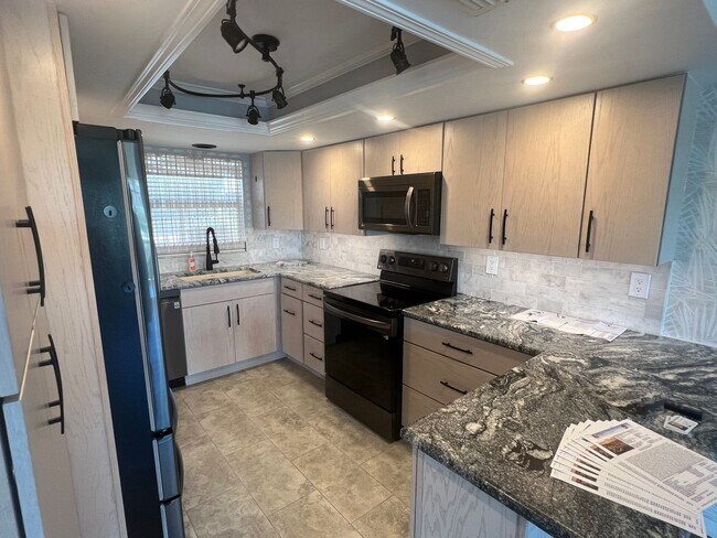 Building Photo - Waterfront Townhome in Punta Gorda