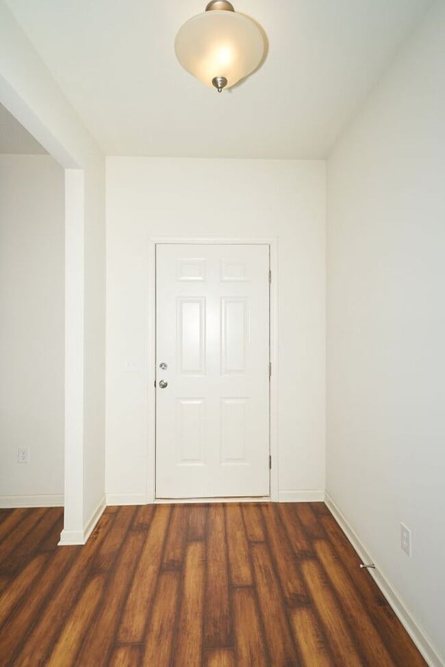 Building Photo - 4 Bedroom With Finished Basement in Westfield!