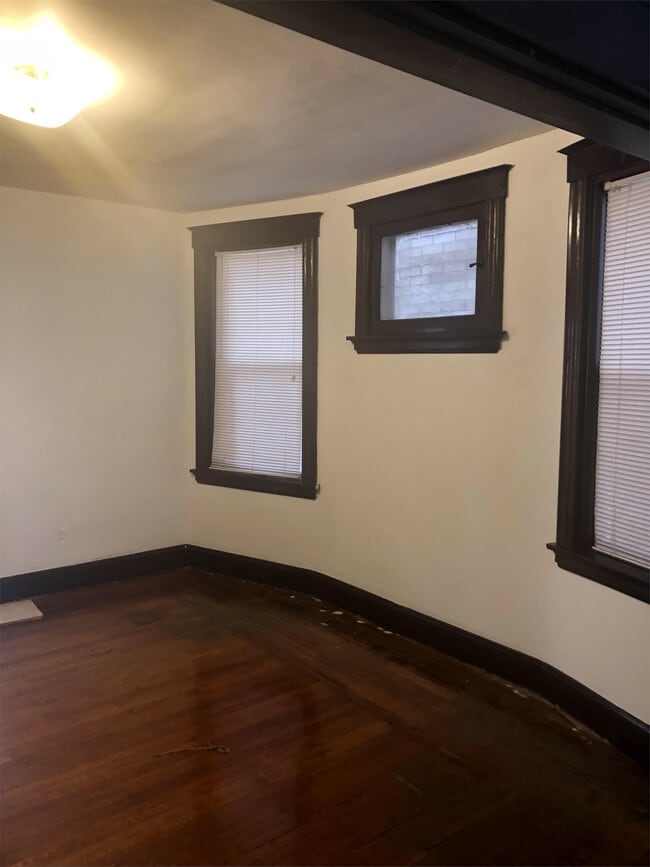 Building Photo - 2346 Ravine St