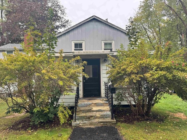 Primary Photo - 138 Leavitt Ave