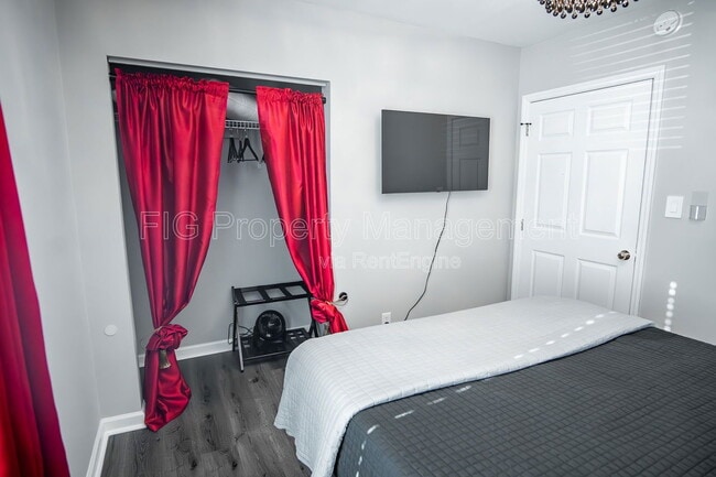 Building Photo - 413 W Depot Ave