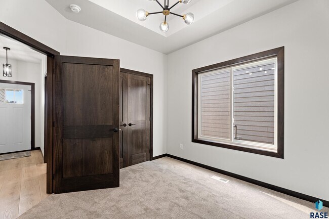 Building Photo - 1107 S Foss Ave