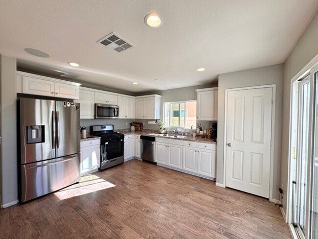 Building Photo - Stunning 4 Bedroom Cul-De-Sac Home with Loft located in Winchester!