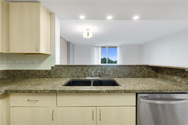 Building Photo - 3000 Coral Wy