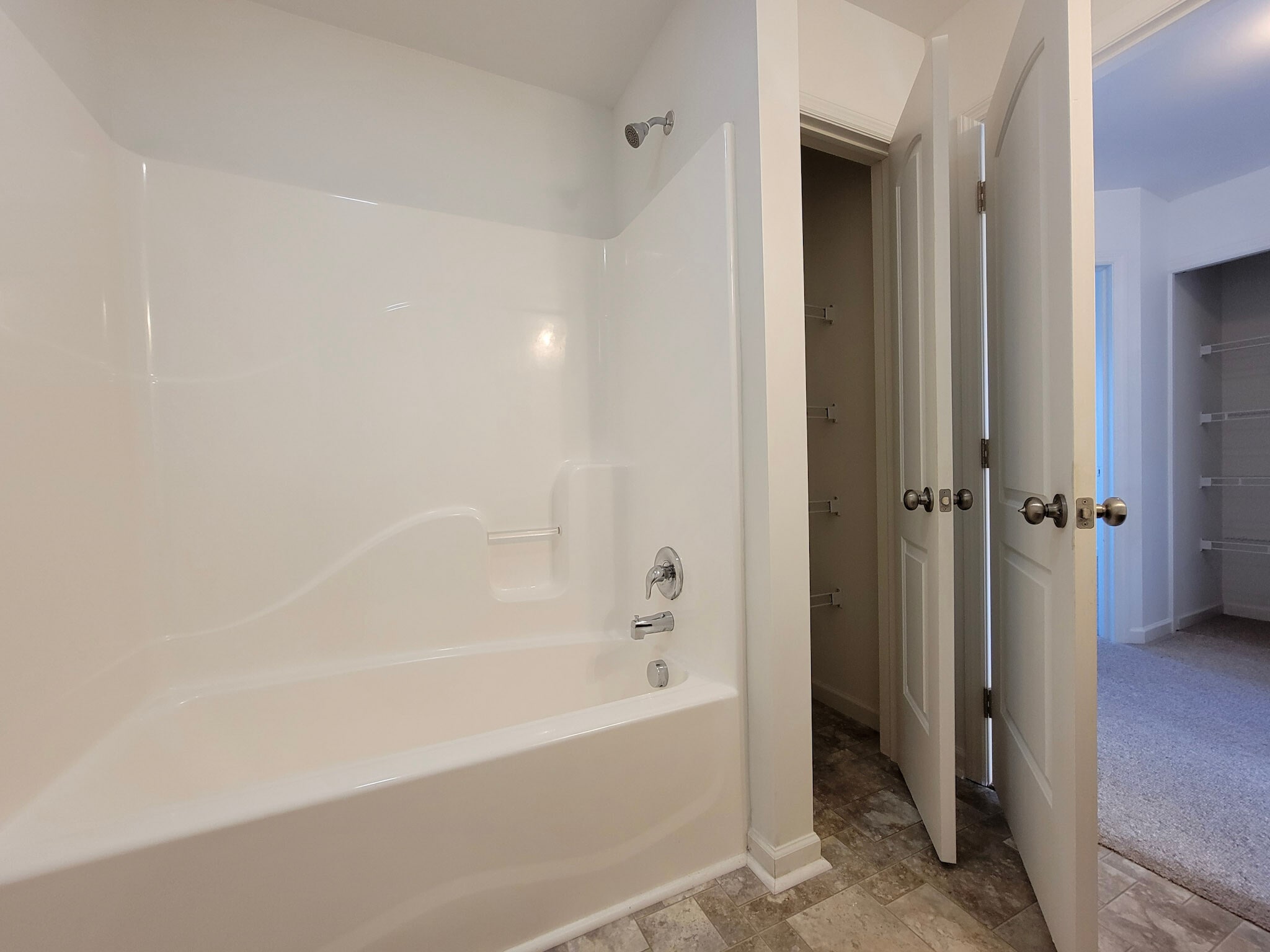 Building Photo - 749 Winding Ln