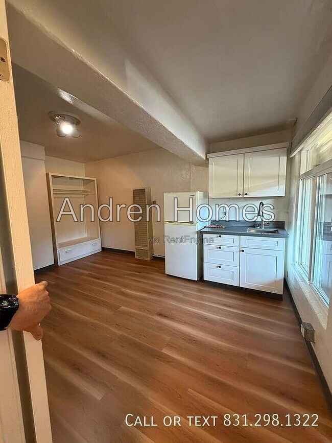 Building Photo - 10110 Soquel Dr