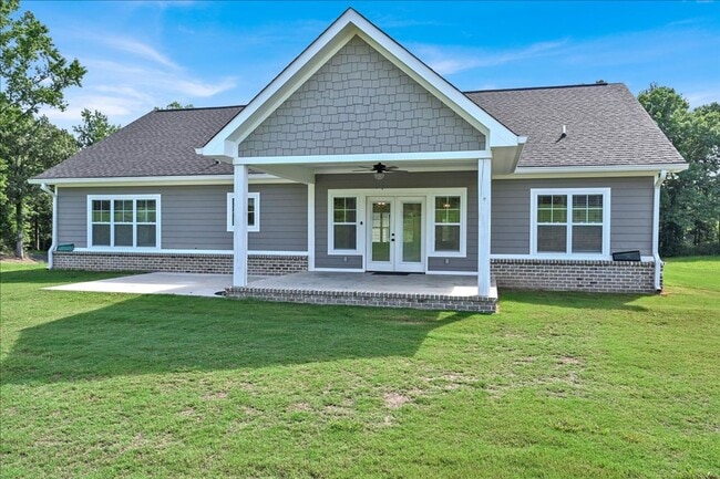 Building Photo - Country Craftsman