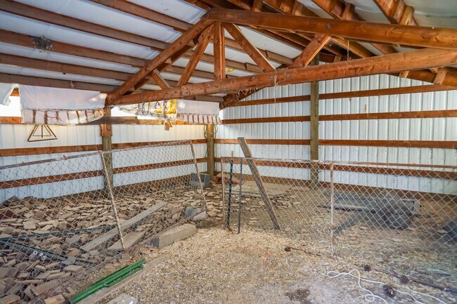 Building Photo - Mini "Ranch" in Hayden