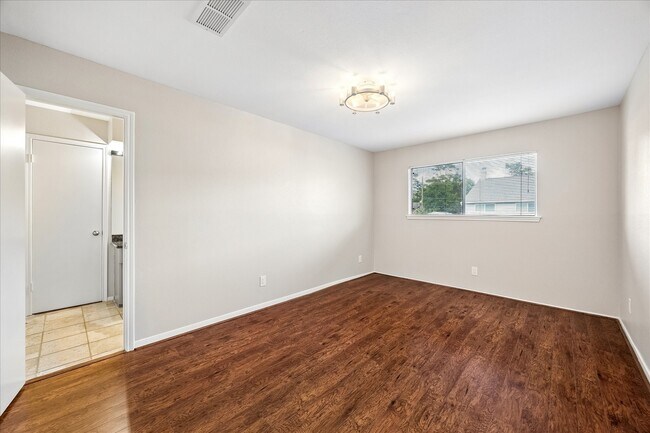 Building Photo - 727 Bunker Hill Rd