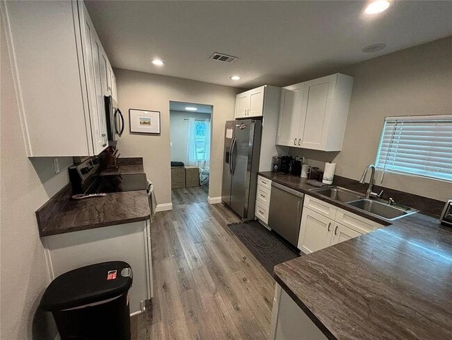 Building Photo - 2007 E Henry Ave