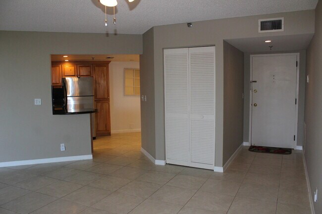 Building Photo - 6372 La Costa Dr