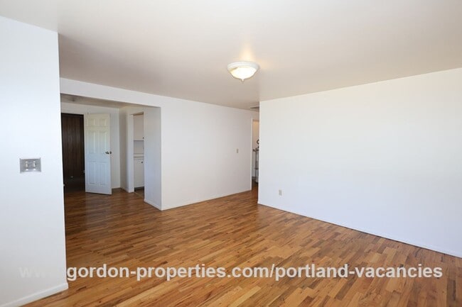 Building Photo - SE Tenino St - Brentwood-Darlington ranch-style 3 bedroom home