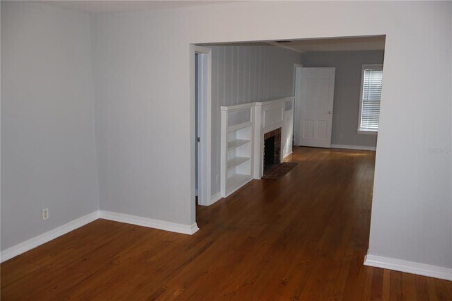 Building Photo - 3017 W Euclid Ave