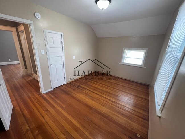 Building Photo - 401 9th St NE