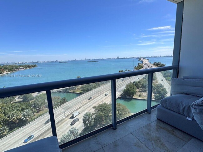 Building Photo - 601 NE 36th St