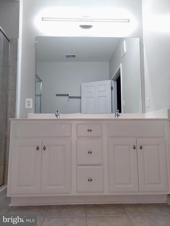 Building Photo - 21228 McFadden Square