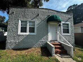 Building Photo - AVAILABLE NOW - Remodeled 3 bed/1bath Home...