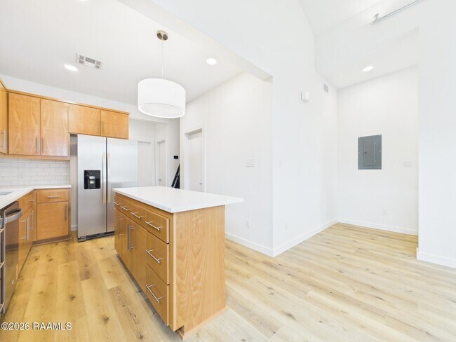 Building Photo - 1120 S Washington St